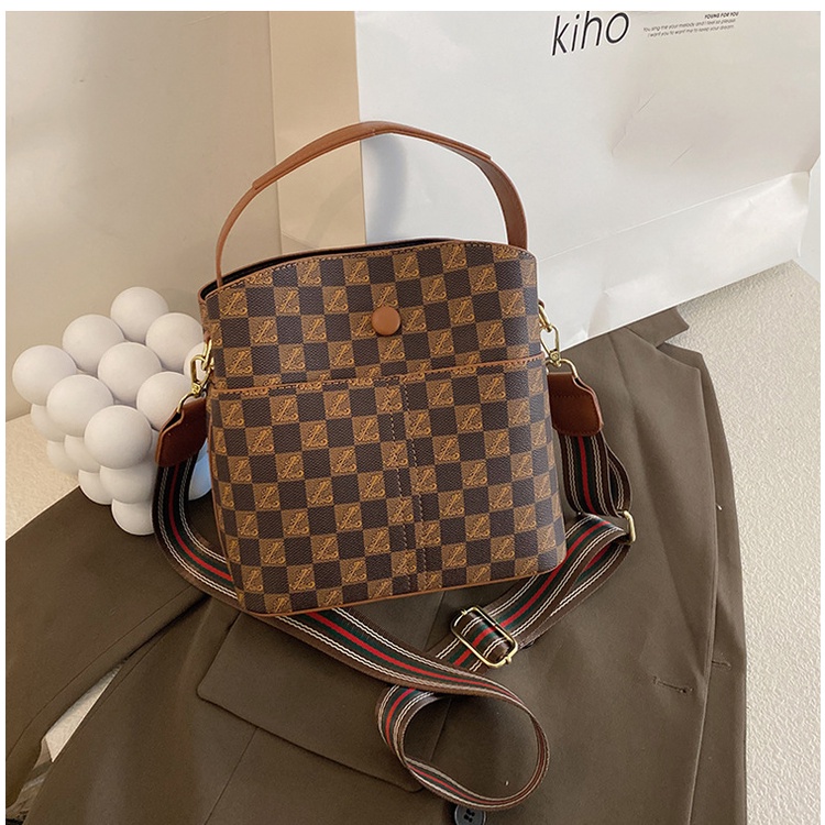 Túi Đeo Chéo Một Bên Vai Hợp Thời Trang Mới