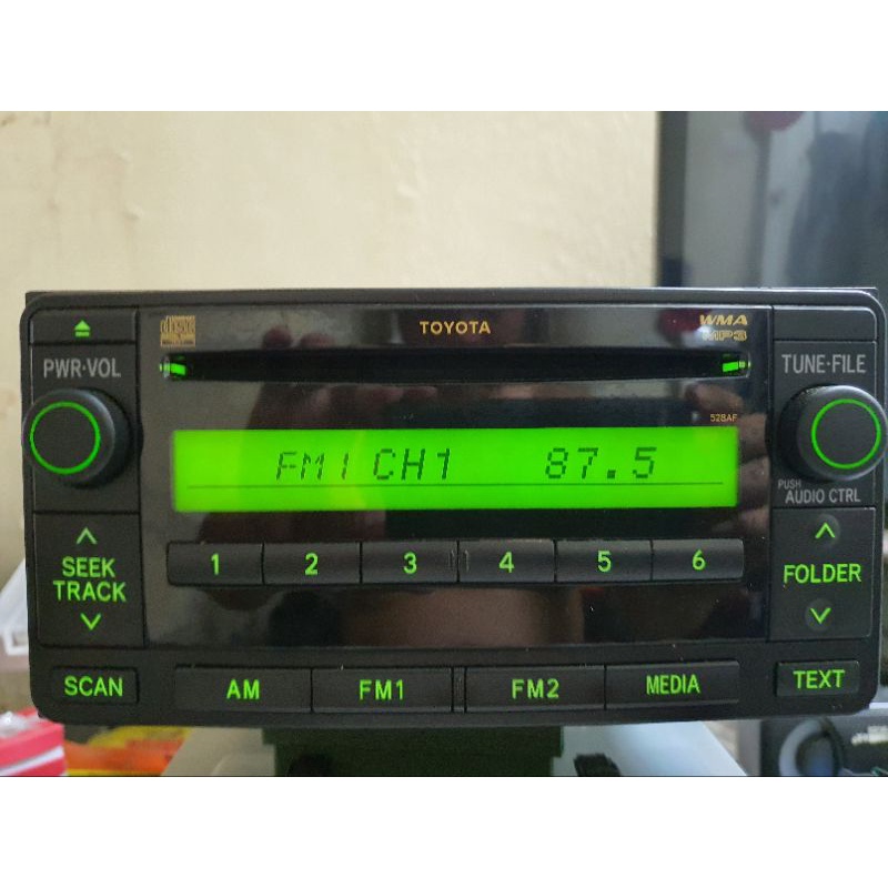 Đầu radio cd aux tháo xe toyota . loại 2 din lắp chung cho các loại xe.