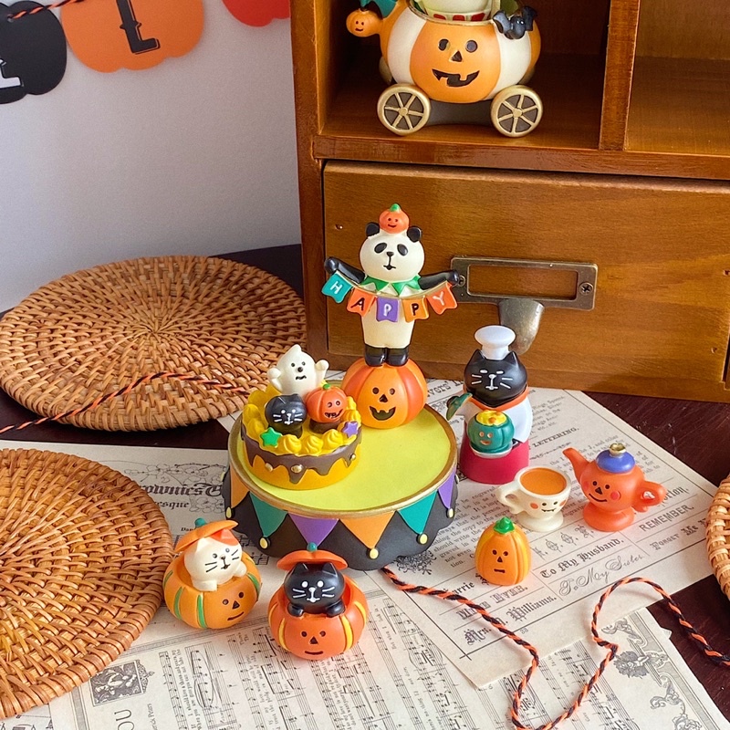 Mô hình mèo chủ đề Halloween 2022