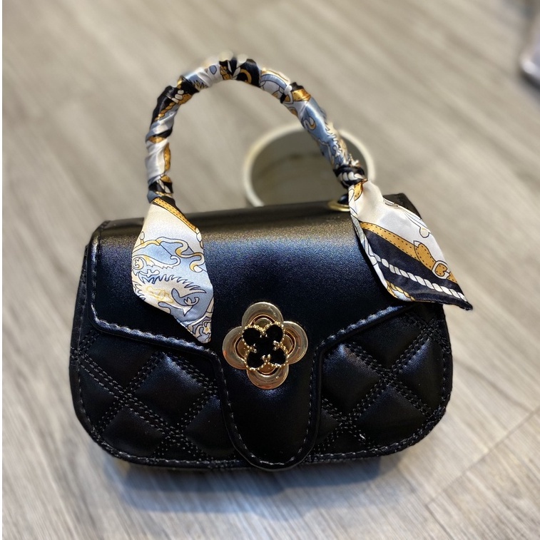 Túi xách nữ khóa bông hoa tặng kèm khăn lụa sang trọng HQ 398