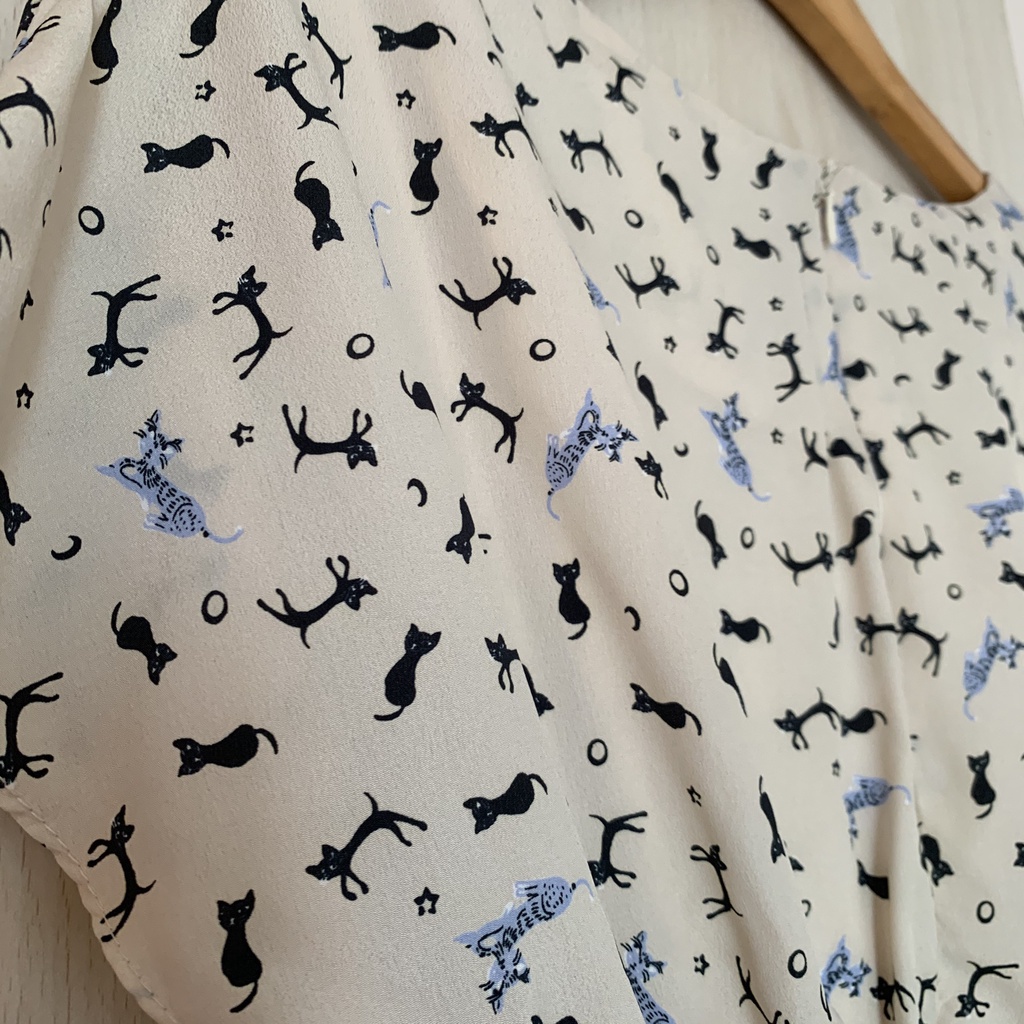 Đầm voan họa tiết mèo No Brand