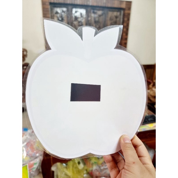 Quả táo In màu Éplastic  sau có nam châm lá.