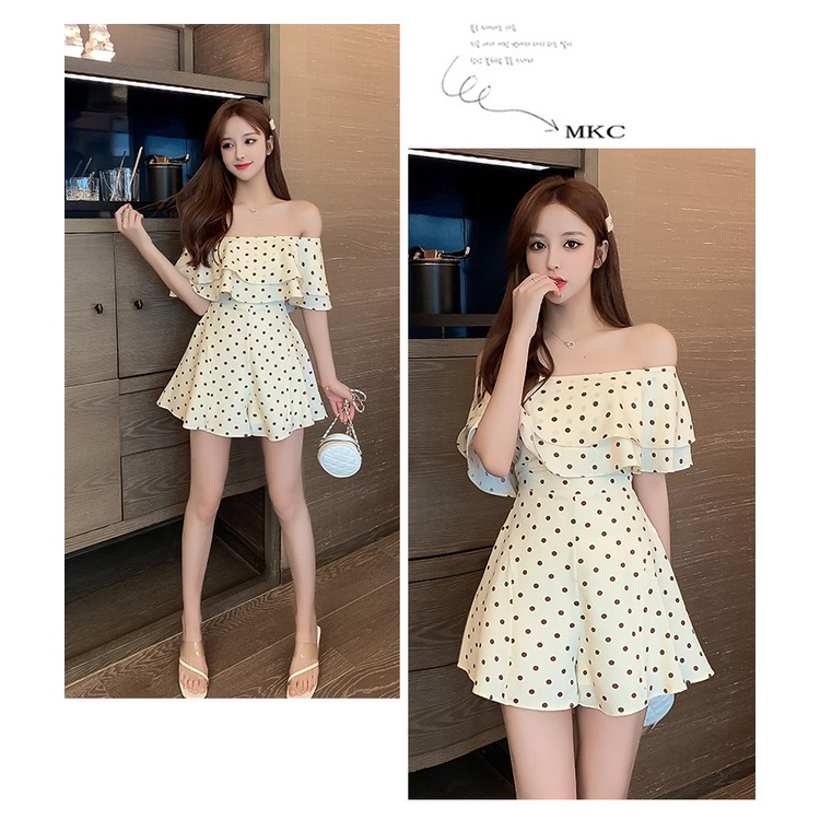 Jumpsuit trễ vai họa tiết chấm bi phong cách trẻ trung 2022