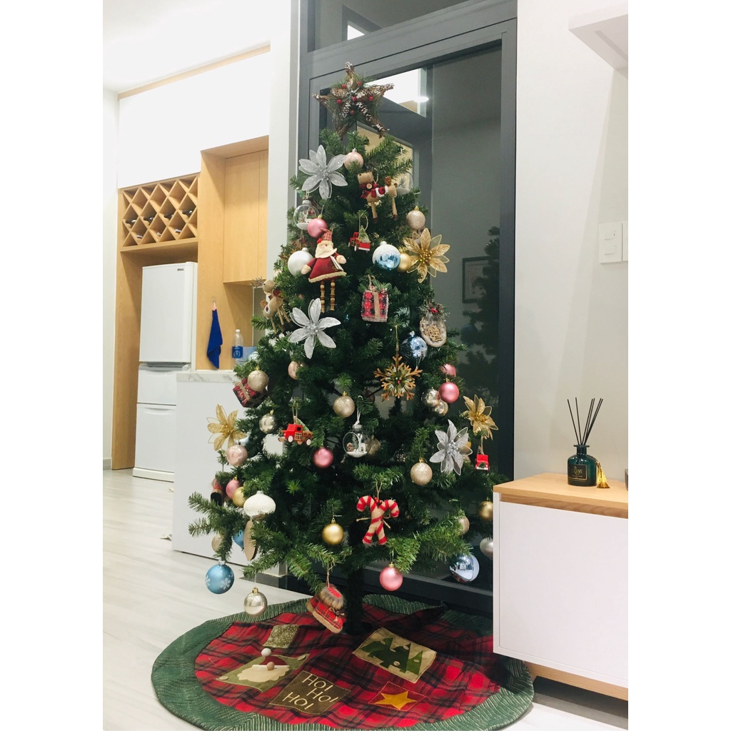 Cây Thông Noel Cao 2M Tặng Kèm 4 Dây Kim Tuyến Và 1 Ngôi Sao Kim Tuyến