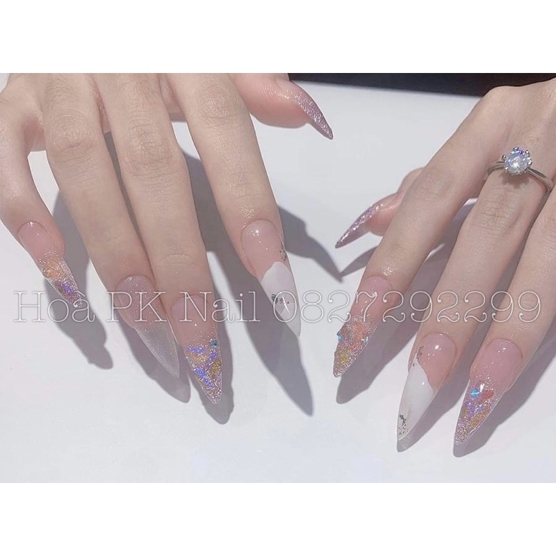 nailbox fom nhọn nền thạch đính đá mầu thuỷ tinh