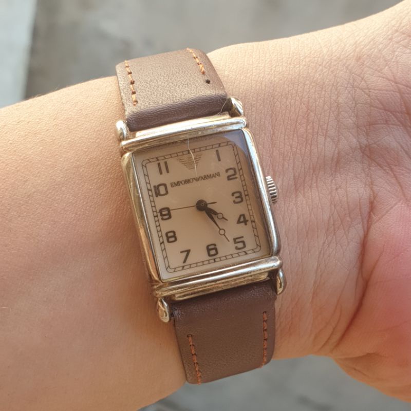 Đồng hồ nữ thương hiệu Armani của Mỹ