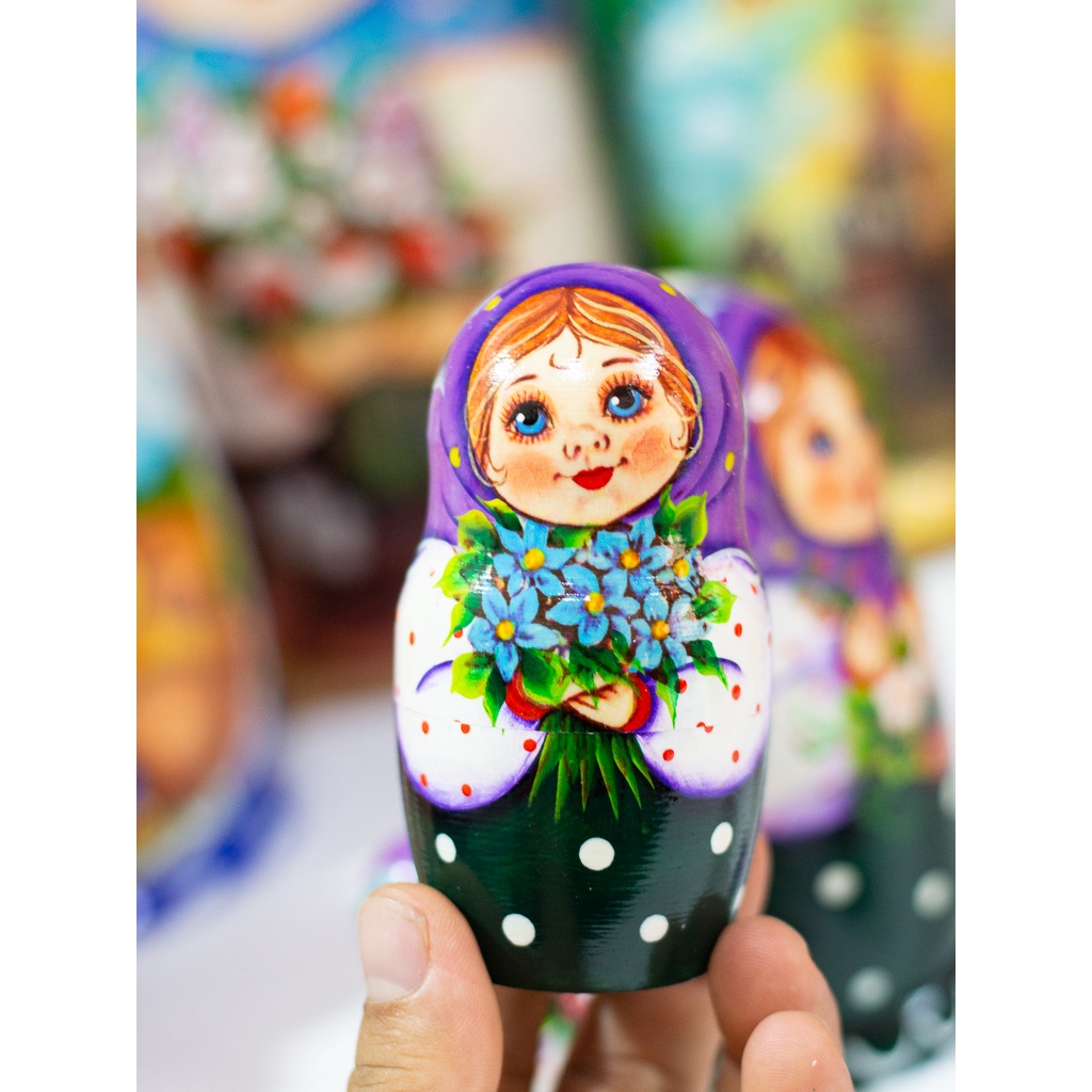 (CỰC CUTE) BỘ BÚP BÊ NGA MATRYOSHKA 5 LỚP 15CM &quot;CÔ BÉ OLGA ÔM HOA&quot; MÀU XANH HÀNG LƯU NIỆM NGA CỰC DỄ THƯƠNG