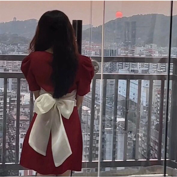 ĐẦM ĐỎ CUT OUT LƯNG NƠ TRẮNG