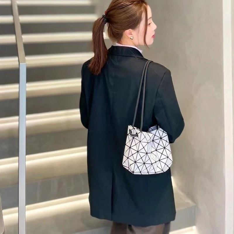 🎉PROMO🎉🍒💯 Issey Miyake Baobao  Túi Đeo Chéo Vai 4X6Cm Đựng Vừa Vặn Sang Giao Hàng baobao issey miyake wring