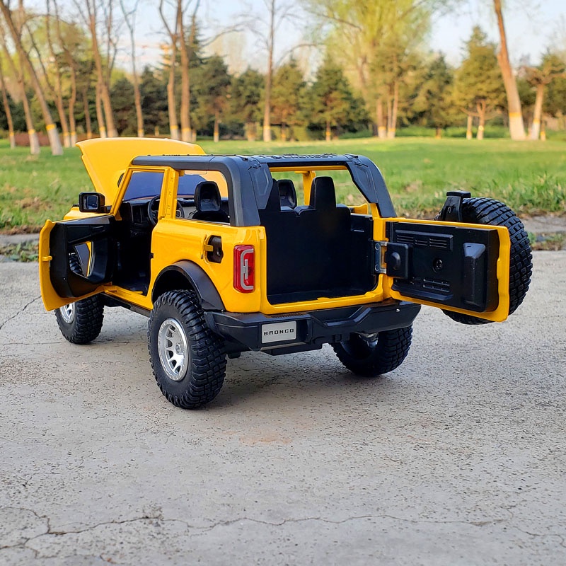 Mô hình xe Ford Bronco 1:24 UNK