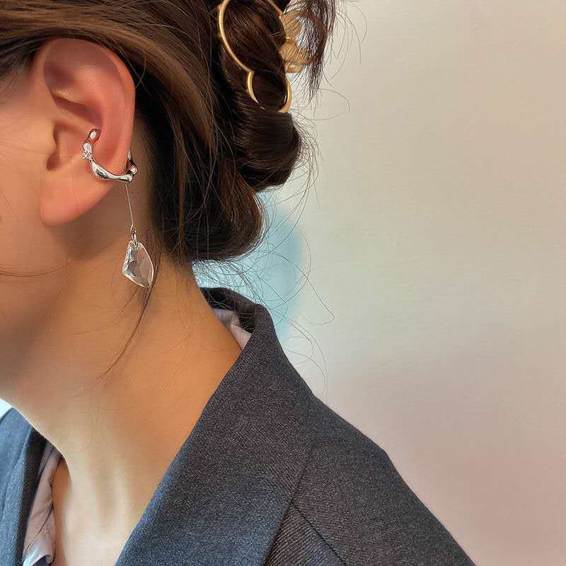 1 Đôi Bông Tai Kiểu Kẹp Hình Học Bằng Acrylic Màu Bạc Phối Tua Rua Thời Trang Cho Nữ