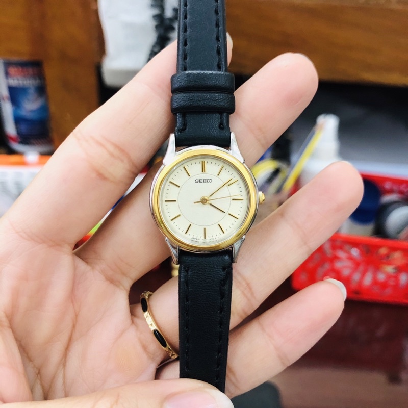 Đồng hồ nữ si nhật hiệu Seiko, mặt hai lòng