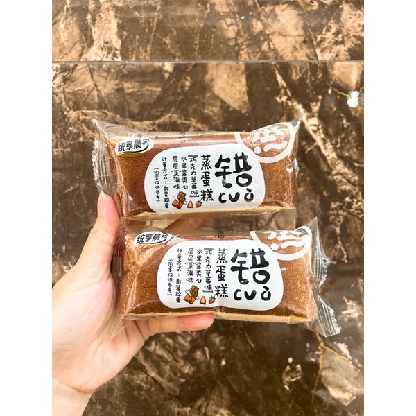 Bánh bông lan cuộn socola dâu 1 chiếc
