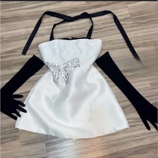 Đầm cúp ngực phối nơ eo kèm bao tay