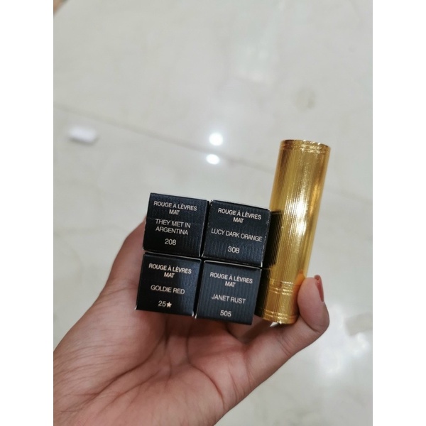 Son lì Gucci Rouge à Lèvres vỏ vàng