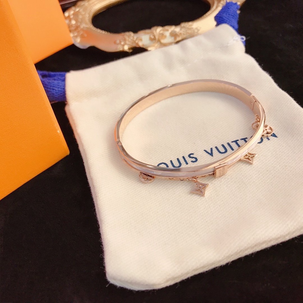 Vòng Tay Louis Vuitton Bằng Thép Titan Họa Tiết LV Monogram