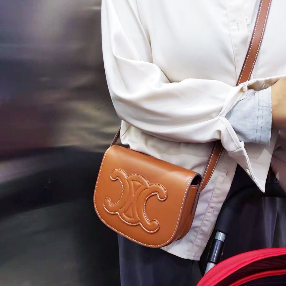 Túi xách nữ đeo chéo CE LINE Triomphe nắp gập dạo phố da PU