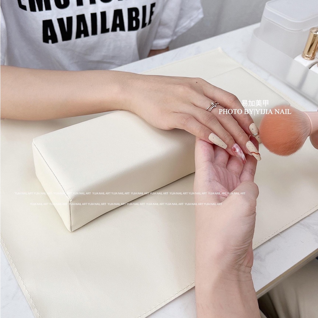 Gối da kê tay làm nail cao cấp kèm tấm thảm