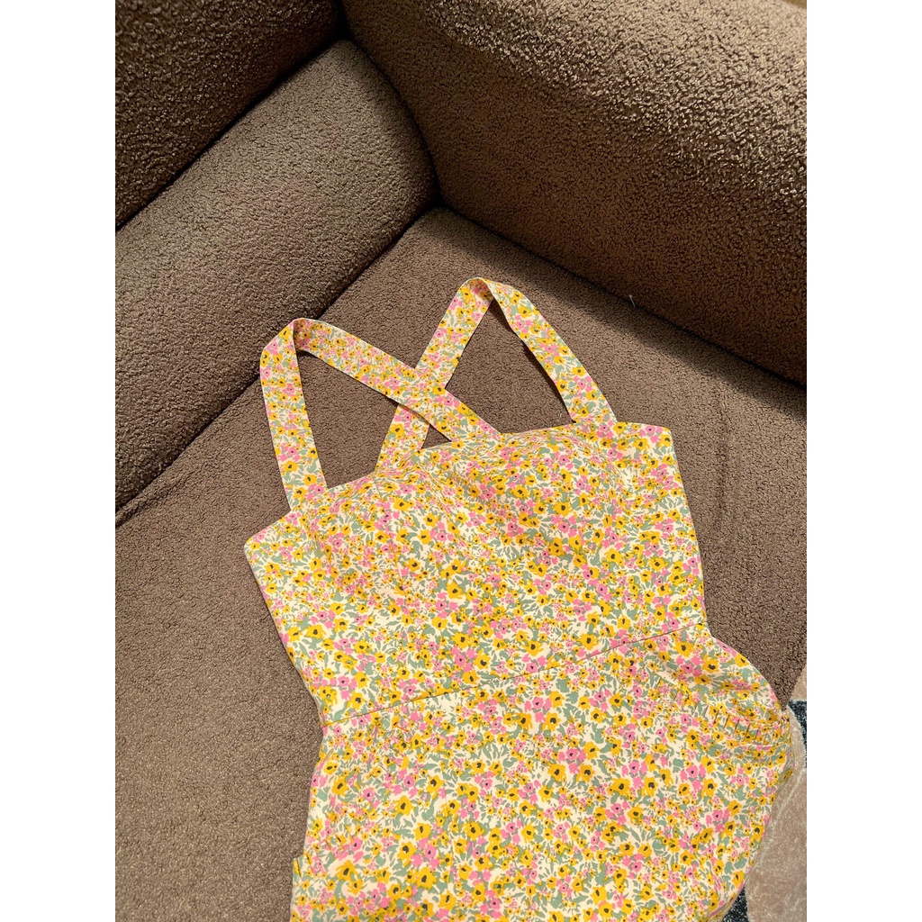 JOLIN | 𝐌𝐄𝐑𝐘 𝐃𝐑𝐄𝐒𝐒 - Đầm ngắn 2 dây chéo lưng hoa nhí dáng xòe nhẹ màu cam hoa vàng