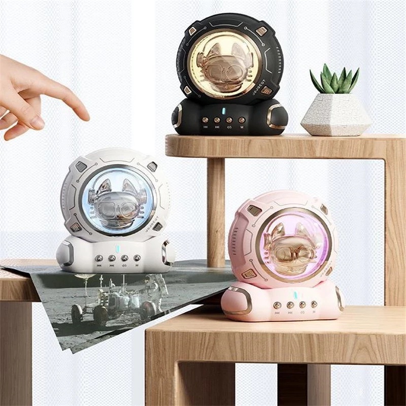 Loa Bluetooth Không Dây Hình Phi Hành Gia Có Đèn Trang Trí Phòng Ngủ / Trẻ Em