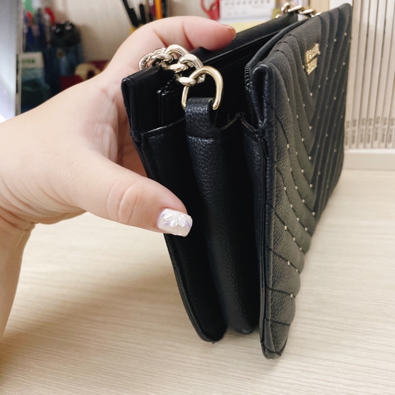 Thanh lý túi xách tay Vic.toria. Se.cret màu đen mới 99%