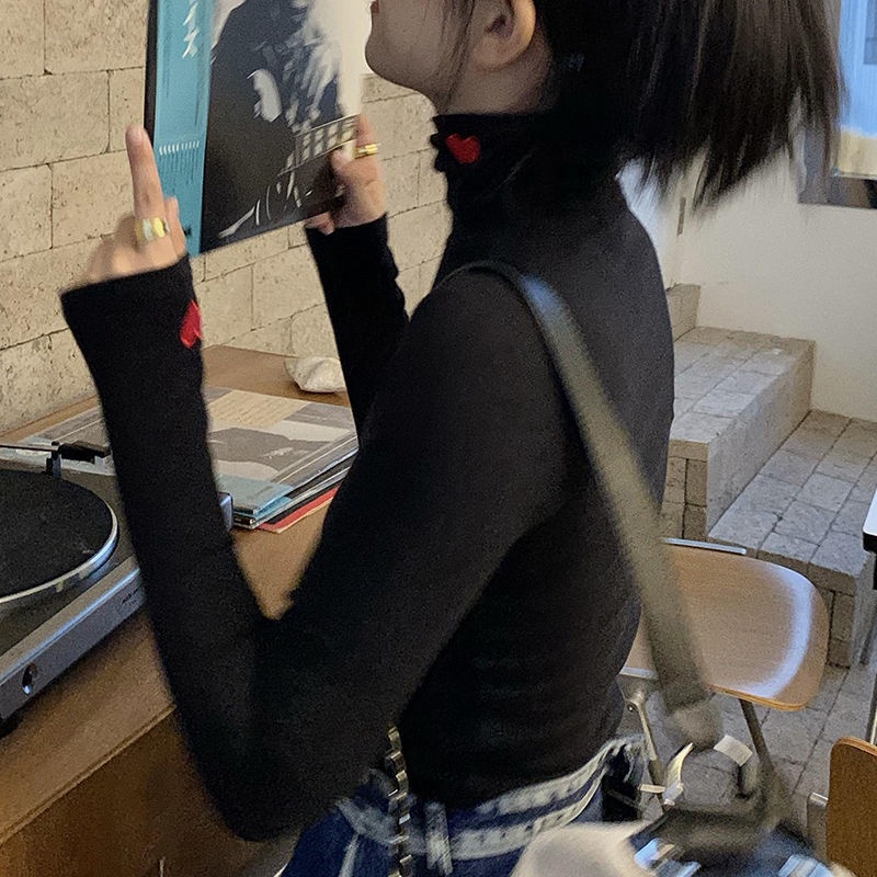 Áo Thun Nữ Cổ Cao Thêu Hình Trái Tim Phong Cách Hàn Quốc