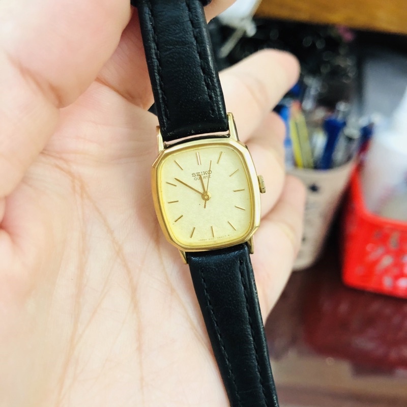 Đồng hồ nữ si dáng tank hiệu Seiko