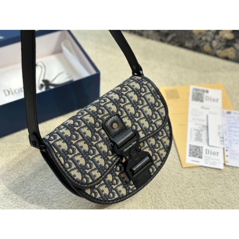 Túi đeo chéo nam D.I GALLOP sz20x16cm họa tiết canvas dáng cực khỏe khoắn