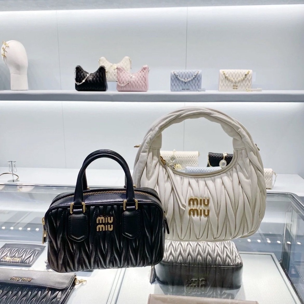 Q742 MiuMiu bowling Boston sheepskin pleated bag pillow bag shoulder crossbody cloud Hobo handbag