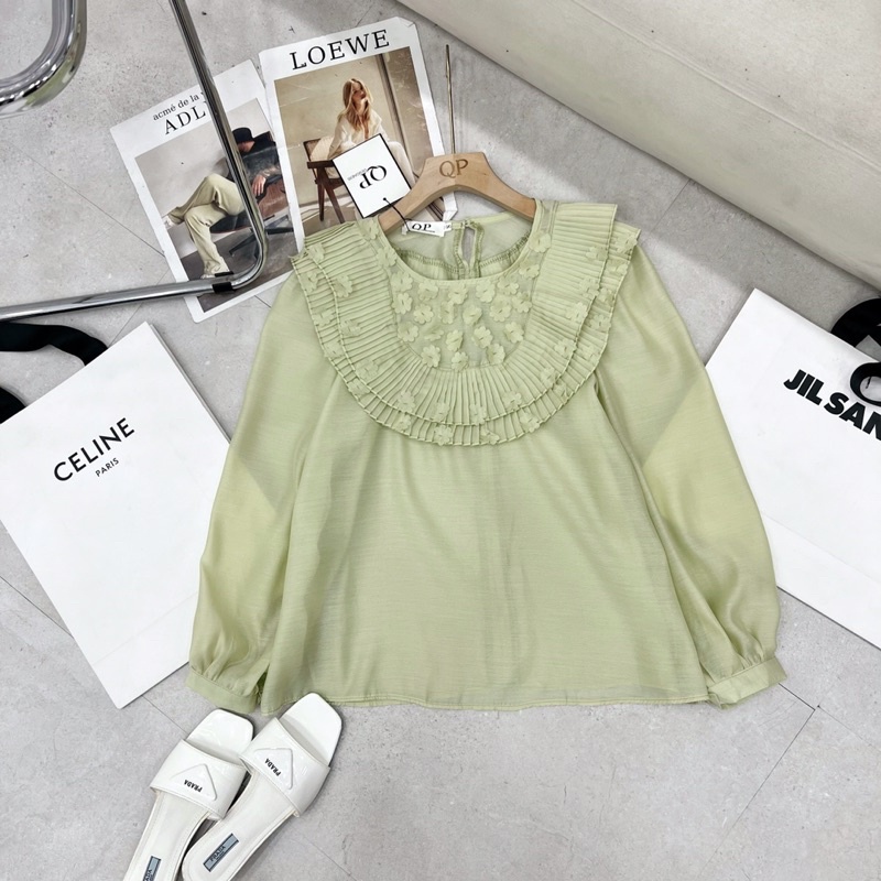 Áo sơ mi hoa ngực bánh bèo