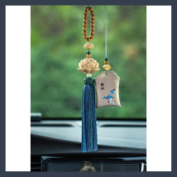 Khánh treo ô tô hoa sen trang trí xe hơi đường nét điêu khắc tinh tế  chất liệu gỗ hương có thêm  túi toả hương đuổi côn