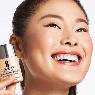 Kem Nền Clinique Even Better Glow Light Reflecting Makeup Spf15 30Ml