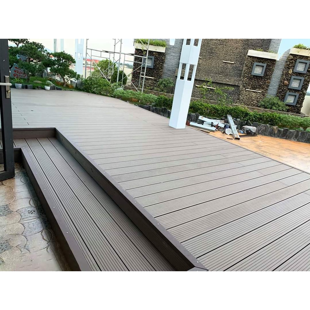 Nẹp V gỗ nhựa ngoài trời, V40x2200mm (vận chuyển cắt dài 1.1m