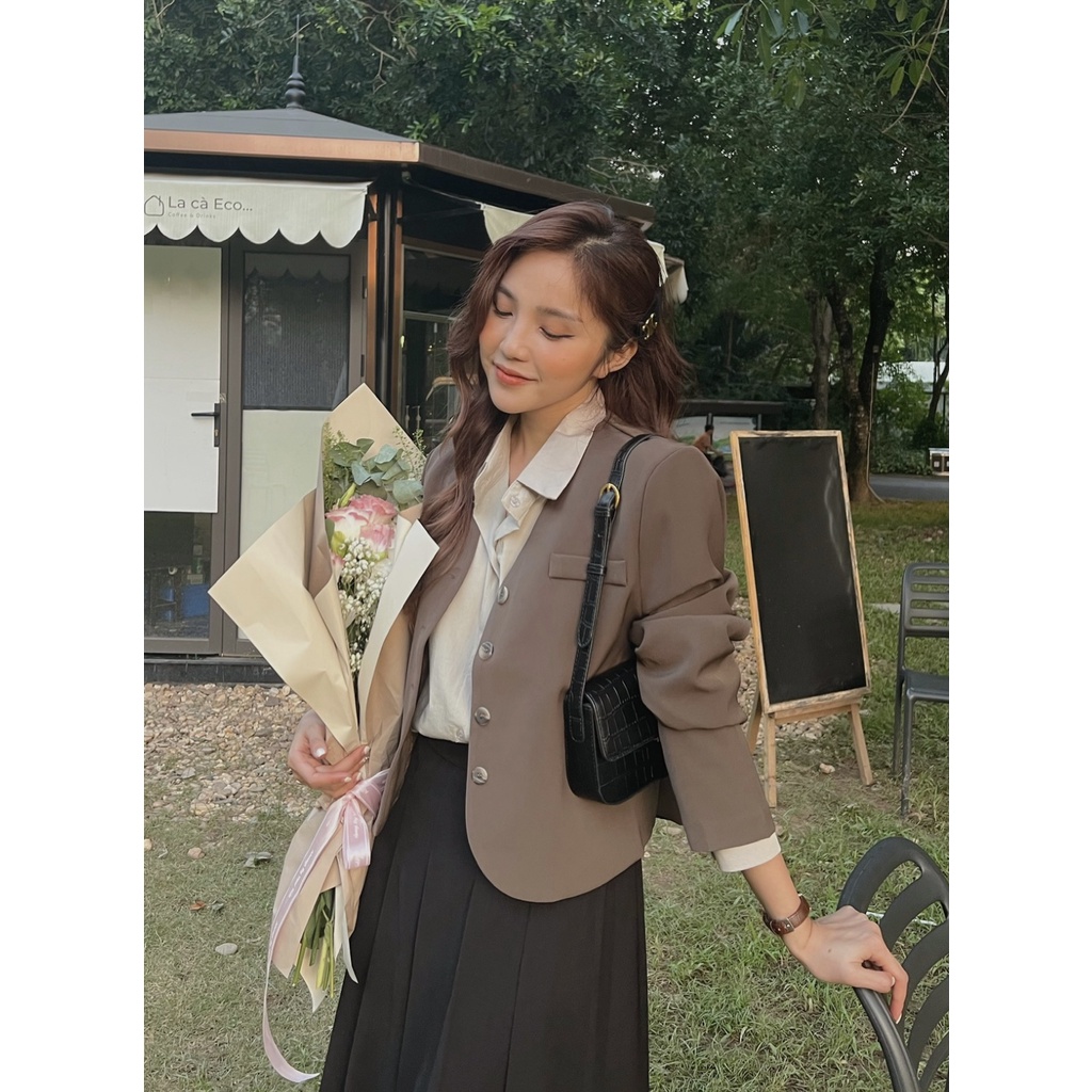 Blazer cổ V độn vai túi ngực BR CHALIN dáng lửng vừa người AK-806-2