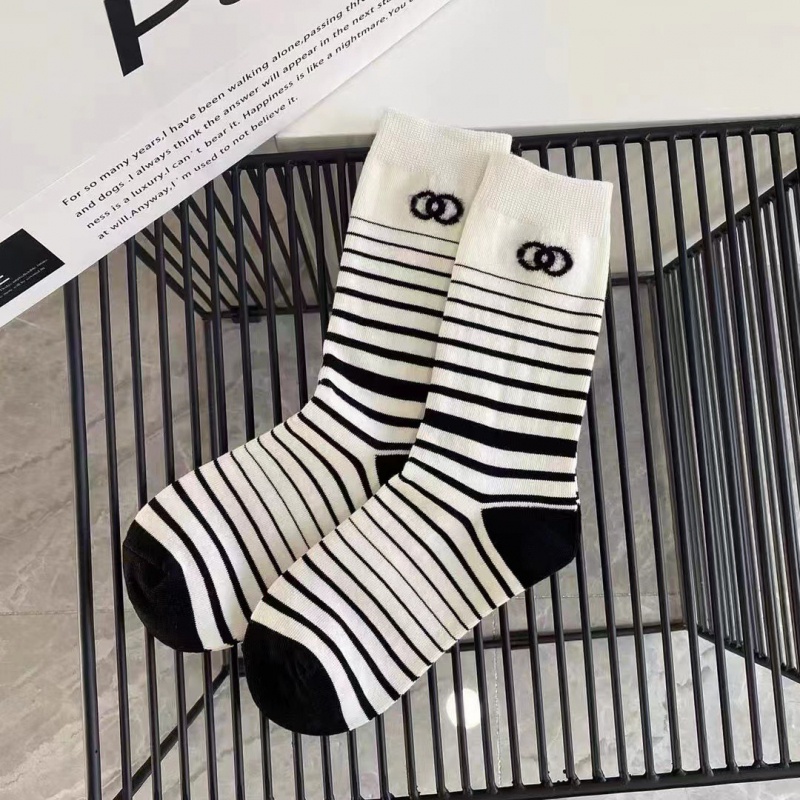 Vớ Thể Thao Cổ Cao Vừa Kẻ Sọc Trắng Đen In Chữ LOGO Cho Nam Và Nữ