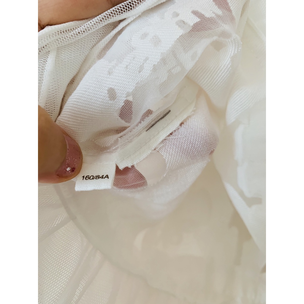 Áo voan trắng dạng babydoll bị cắt hiệu