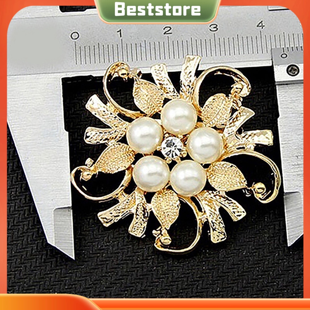 Ghim cài áo bằng kim loại thiết kế hình bông hoa đính đá và ngọc trai giả xinh xắn