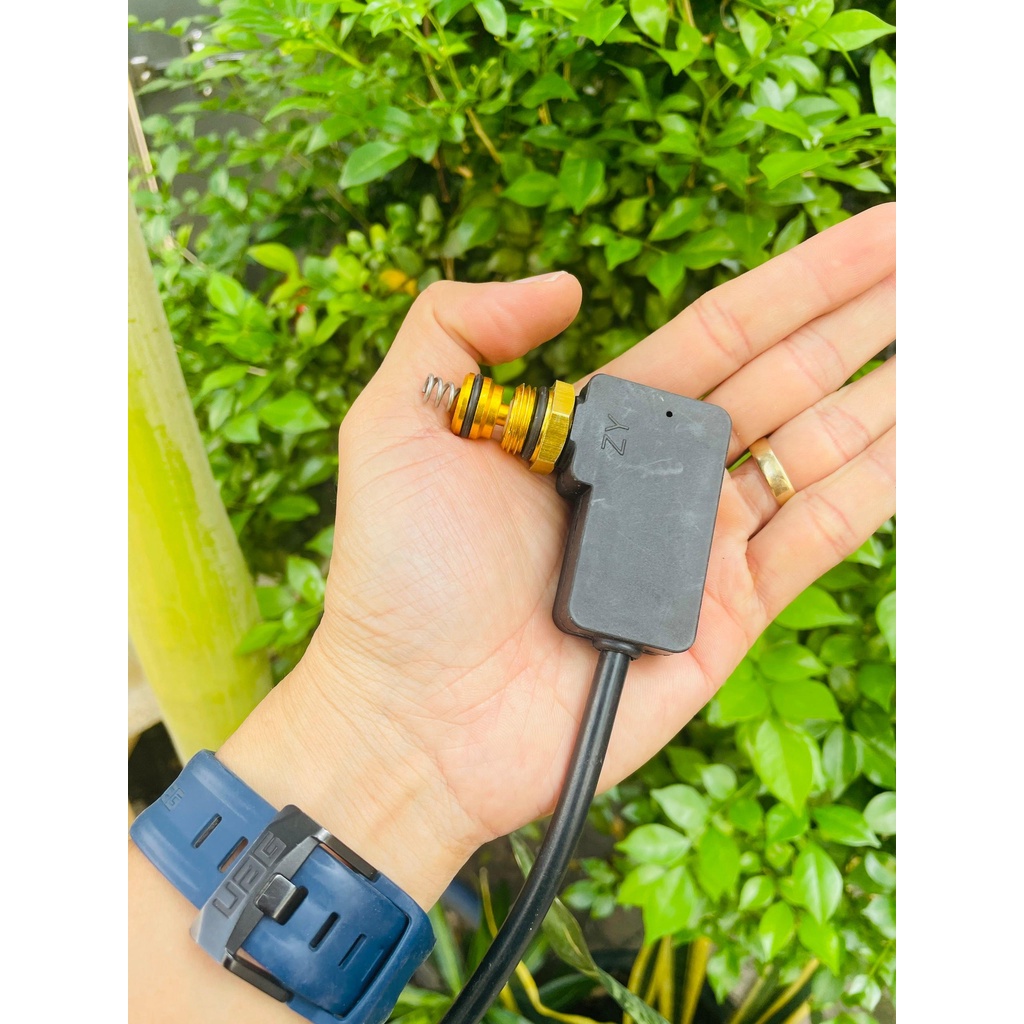 Cùm rơ le tự ngắt cho máy rửa xe gia đình mini có chỉnh áp, chân ren 16mm