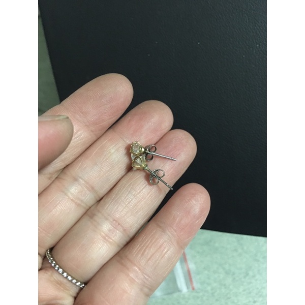 Hoa tai hai màu trắng vàng phối đá trắng si tuyển Nhật