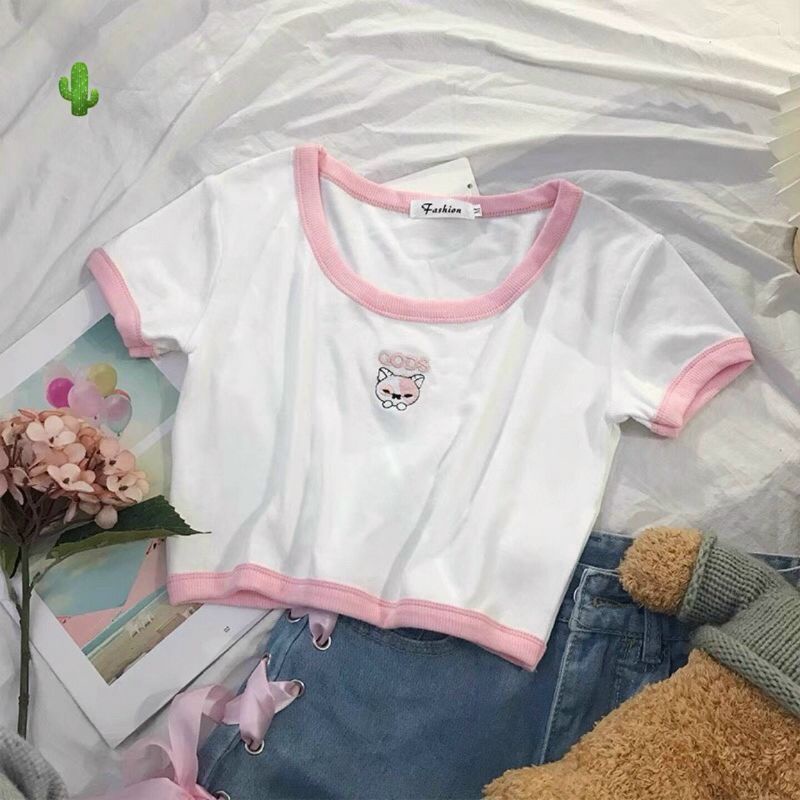 Áo Thun croptop họa tiết BÉ CÁO CHỮ GODS hình thêu xinh xắn,Áo thun trơn phối viền hồng //Thương90 shop