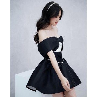 Đầm mini đen phối ngực trắng trễ vai nơ ngực tiểu thư