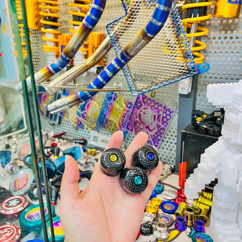 Combo Gù carbon ốc titanium gr5 tặng kèm bao tay tbt cực đẹp gắn mọi dòng xe ✌🇻🇳