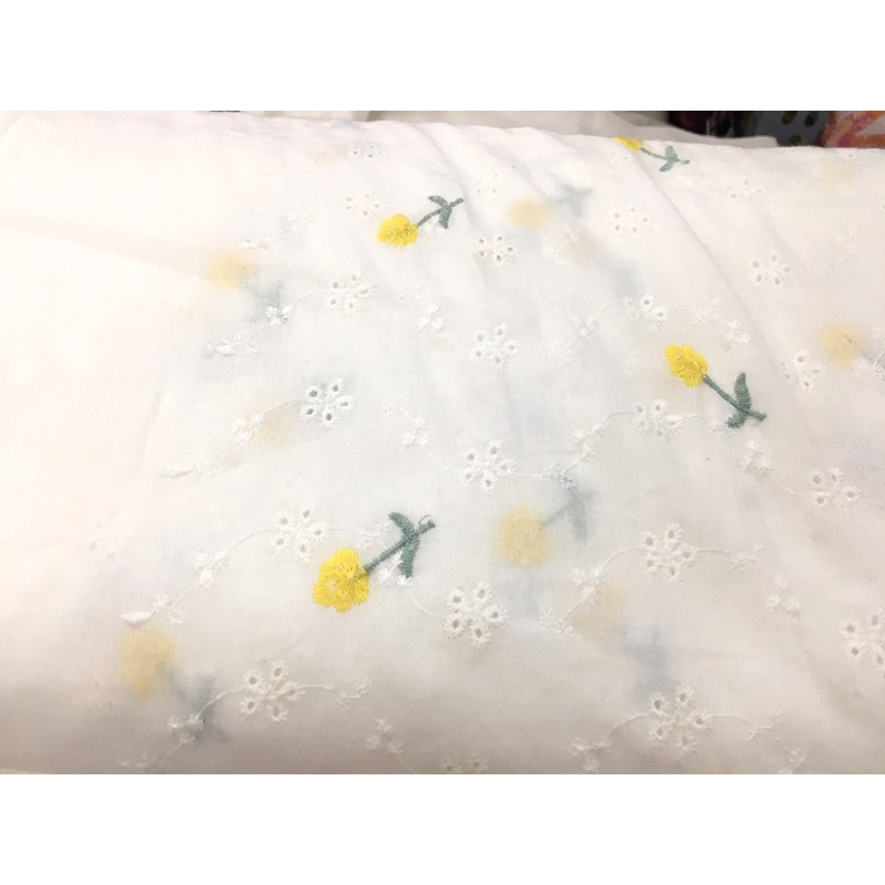 Vải Thô Thêu Hoa - Mềm Mịn