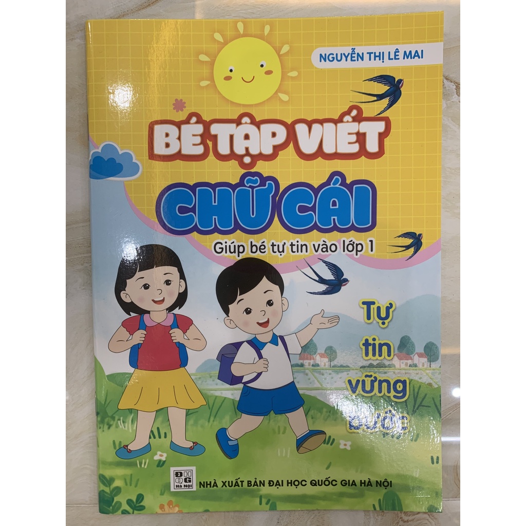 Bé tập viết chữ cái