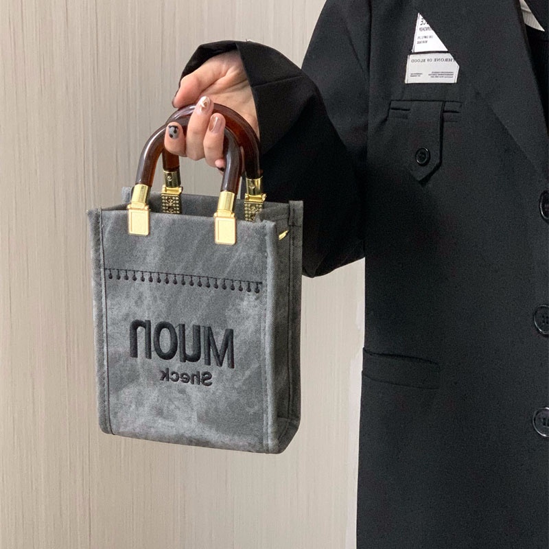 Túi Đeo Chéo Hình Vuông Nhỏ Thêu Chữ Đơn Giản Phong Cách Cổ Điển Thời Trang Cho Nữ