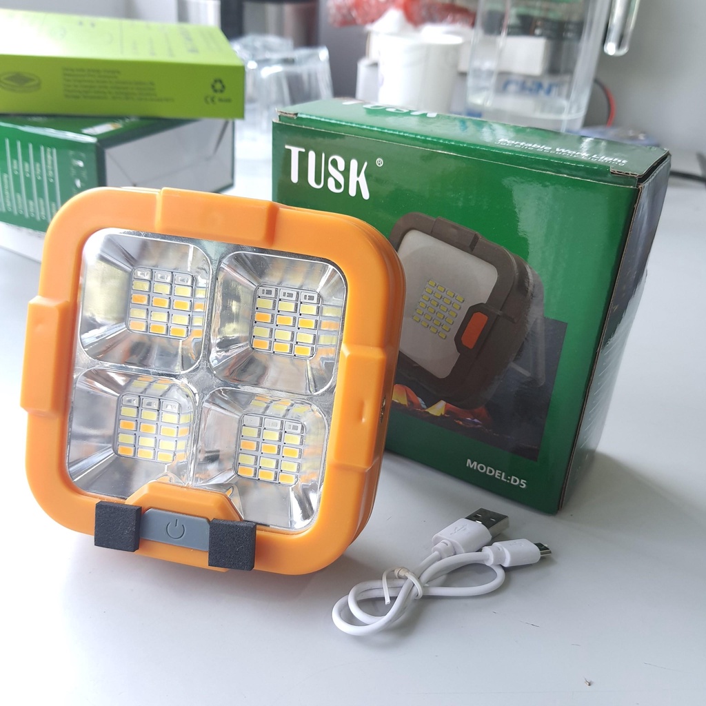 Đèn năng lượn mặt trời 100W siêu sáng D5 thời gian sáng lên đến 10h sạc được cả năng lượng mặt trời và điện 220V