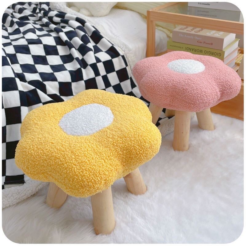 Ghế gỗ đệm bông hình bông hoa decor phòng ngủ | BigBuy360 - bigbuy360.vn