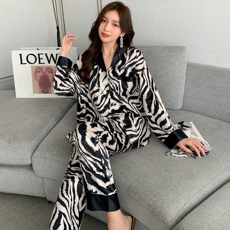 HOT !!! Bộ Ngủ Mặc Nhà Pijama Lụa Dài Tay Nữ Tính ,Họa Tiết Ngựa Vằn , Phong Cách Hàn Quốc ( BÁN GIÁ GỐC )