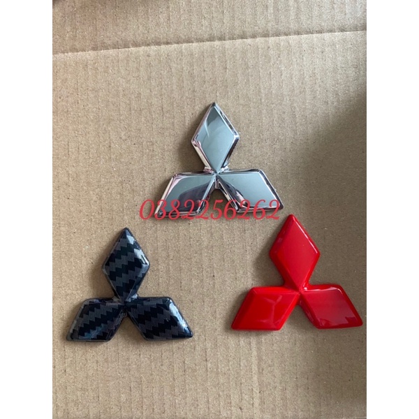 Ốp logo vô lăng xe Mitsubishi Outlander 2010-2022