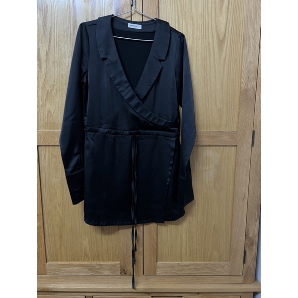 Đầm lụa Naomi Silk Dress của KISSERINE